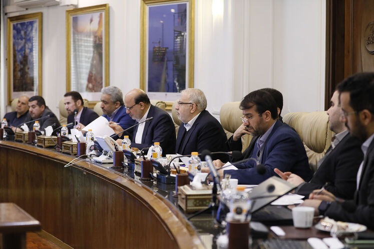 دیدار جواد اوجی، وزیر نفت با پرویز فتاح، رئیس ستاد اجرایی فرمان امام (ره)