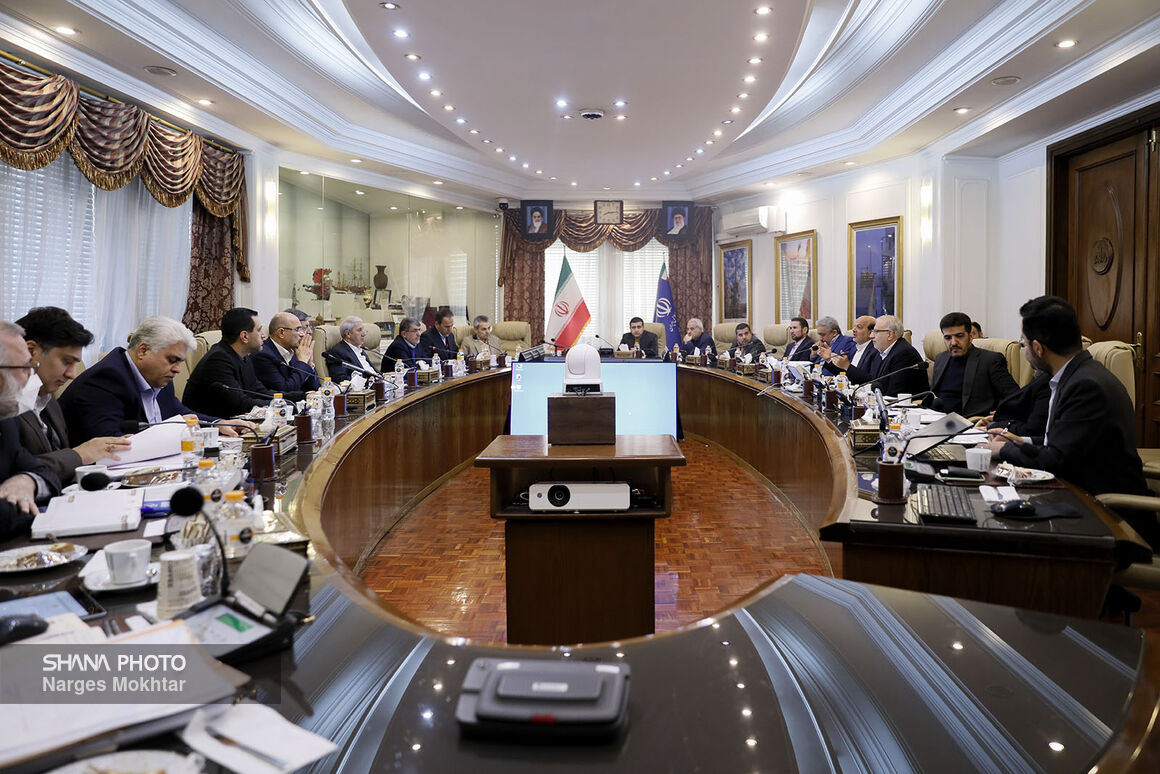 نشست مشترک وزیر نفت و رئیس ستاد اجرایی فرمان امام (ره)