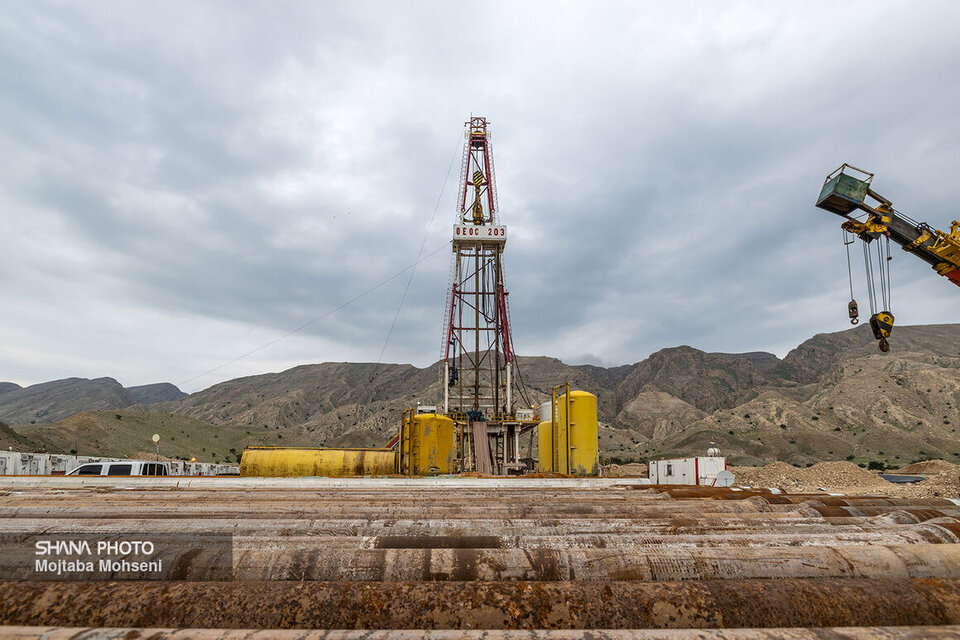 طرح افزایش برداشت نفت از میدان مشترک یادآوران آغاز شد طرح افزایش برداشت نفت از میدان مشترک یادآوران آغاز شد