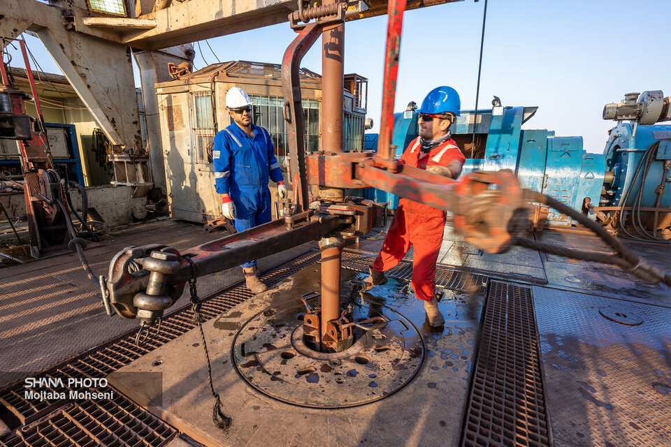 آغاز تولید طلای سیاه از جوانترین میدان نفتی ایران آغاز تولید طلای سیاه از جوانترین میدان نفتی ایران