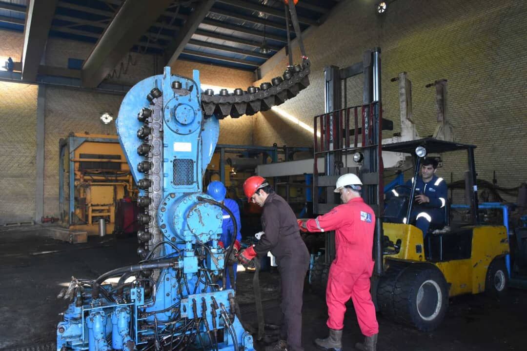 تعمیرات اساسی یک تجهیز مهم صنعت نفت برای نخستین بار در شرکت نفت فلات قاره