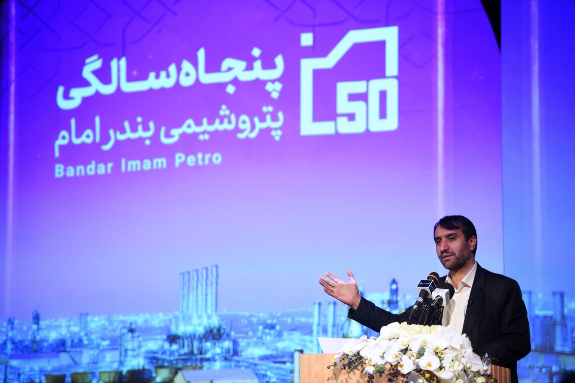 صنعت پتروشیمی از سرمایهگذاری خارجی استقبال میکند، اما منتظر نمیماند صنعت پتروشیمی از سرمایهگذاری خارجی استقبال میکند، اما منتظر نمیماند