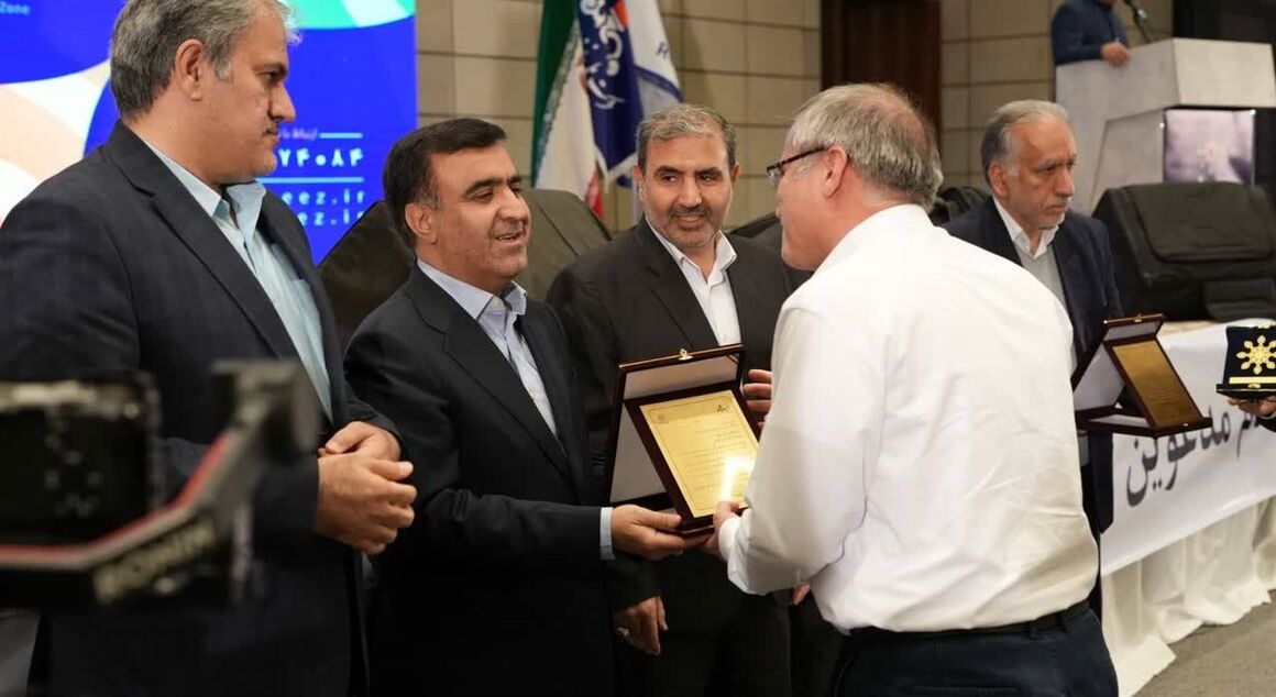 نیروگاه سیکل ترکیبی بعثت در پارس جنوبی پروژه برتر محیط زیستی شد نیروگاه سیکل ترکیبی بعثت در پارس جنوبی پروژه برتر محیط زیستی شد