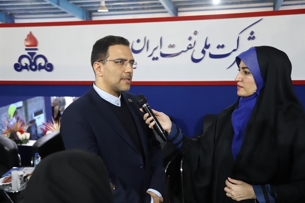 ۱۱ قرارداد تولید بار اول به ارزش ۸۵۰ میلیارد تومان در مناطق نفتخیز جنوب امضا شد ۱۱ قرارداد تولید بار اول به ارزش ۸۵۰ میلیارد تومان در مناطق نفتخیز جنوب امضا شد