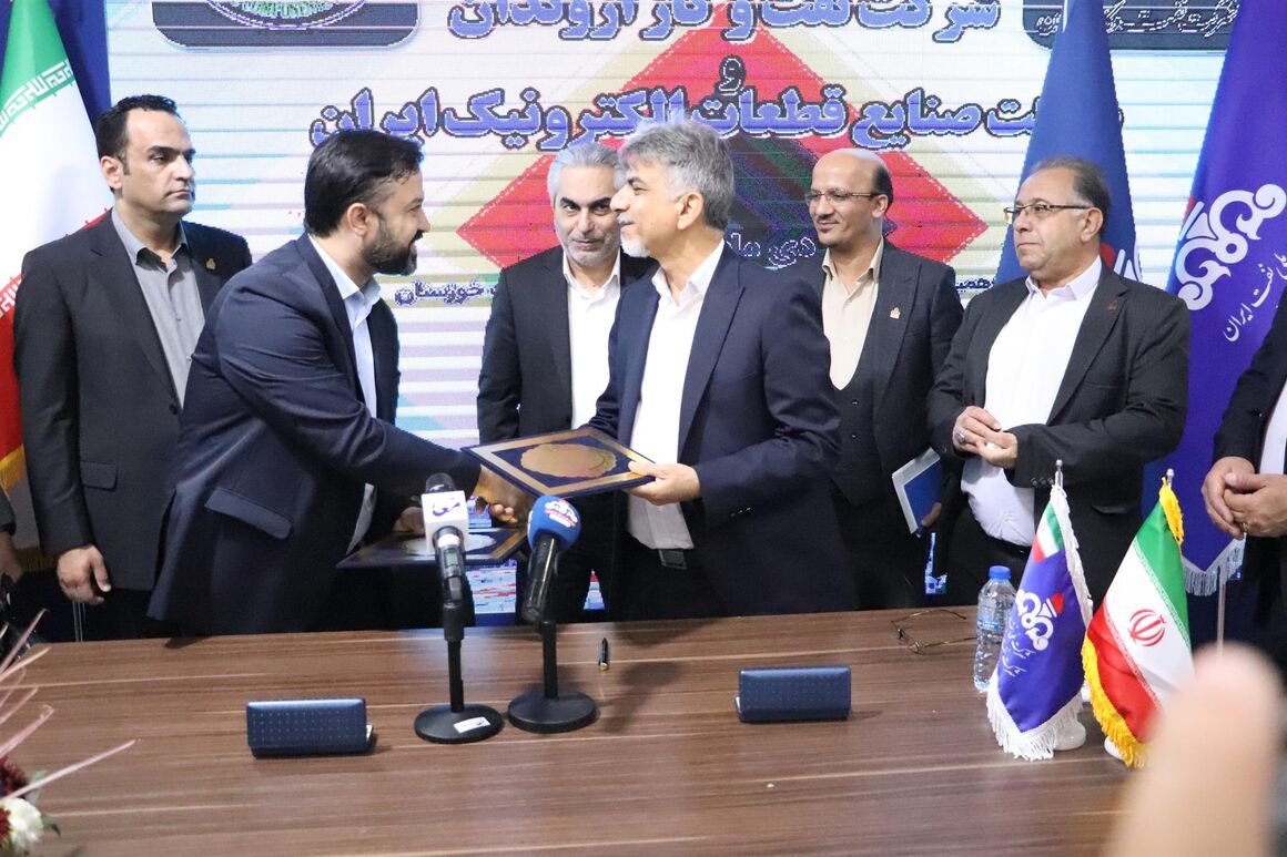 شرکتهای نفت و گاز اروندان و صنایع قطعات الکترونیک ایران تفاهمنامه امضا کردند شرکتهای نفت و گاز اروندان و صنایع قطعات الکترونیک ایران تفاهمنامه امضا کردند