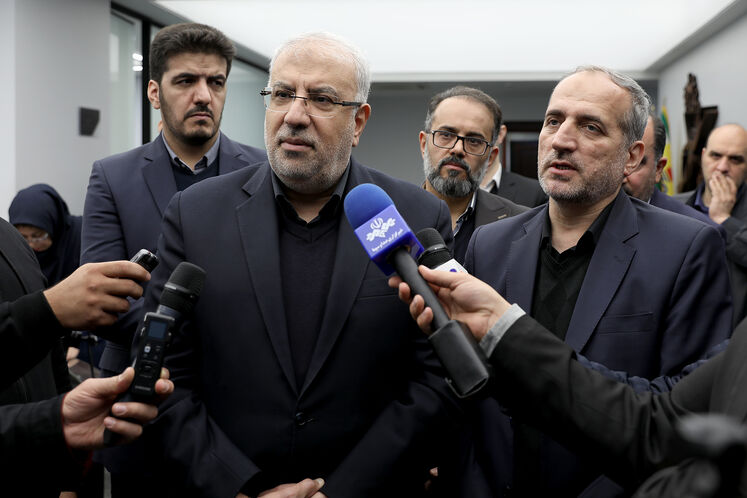 از راست: مجید چگنی مدیر عامل شرکت ملی گاز ایران و جواد اوجی ، وزیر نفت