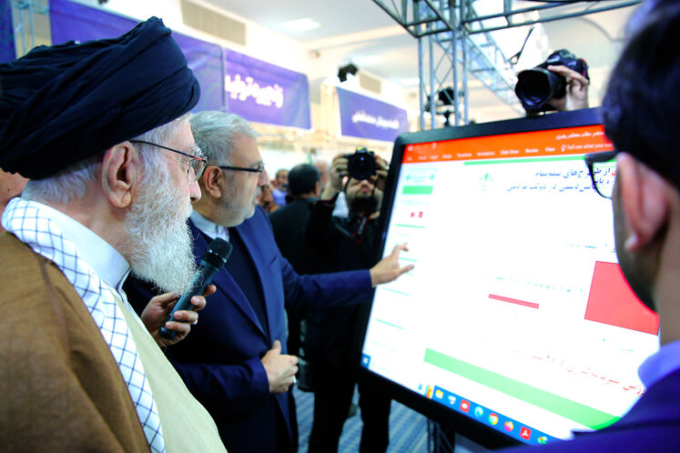 بازدید رهبر انقلاب از نمایشگاه توانمندیهای تولید داخلی