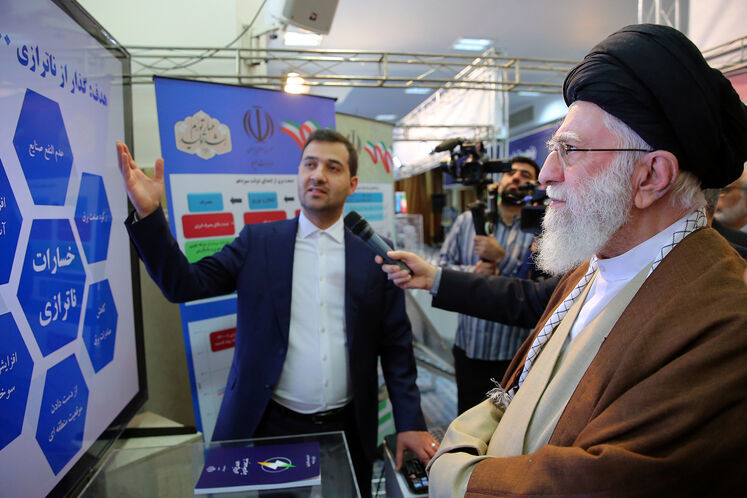بازدید رهبر انقلاب از نمایشگاه توانمندیهای تولید داخلی
