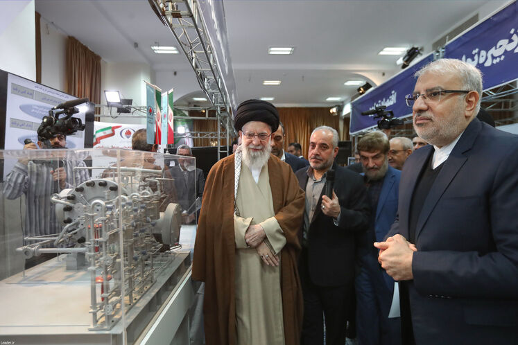 بازدید رهبر انقلاب از نمایشگاه توانمندیهای تولید داخلی