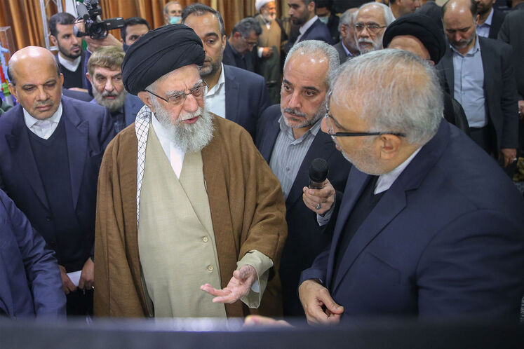 بازدید رهبر انقلاب از نمایشگاه توانمندیهای تولید داخلی