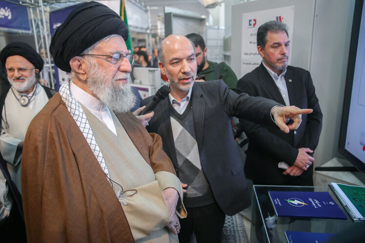بازدید رهبر انقلاب از نمایشگاه توانمندیهای تولید داخلی