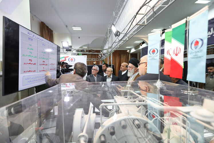 بازدید رهبر انقلاب از نمایشگاه توانمندیهای تولید داخلی