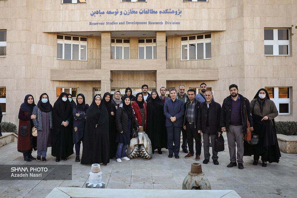 بازدید جمعی از دبیران شیمی و علوم تجربی از دستاوردهای پژوهشگاه صنعت نفت بازدید جمعی از دبیران شیمی و علوم تجربی از دستاوردهای پژوهشگاه صنعت نفت