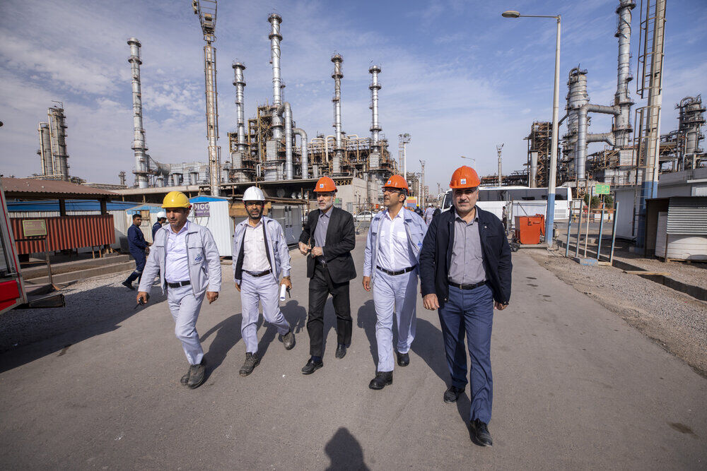 بازدید رئیس هیئترئیسه صندوقهای بازنشستگی صنعت نفت از طرح مخازن ذخیرهسازی در قشم بازدید رئیس هیئترئیسه صندوقهای بازنشستگی صنعت نفت از طرح مخازن ذخیرهسازی در قشم