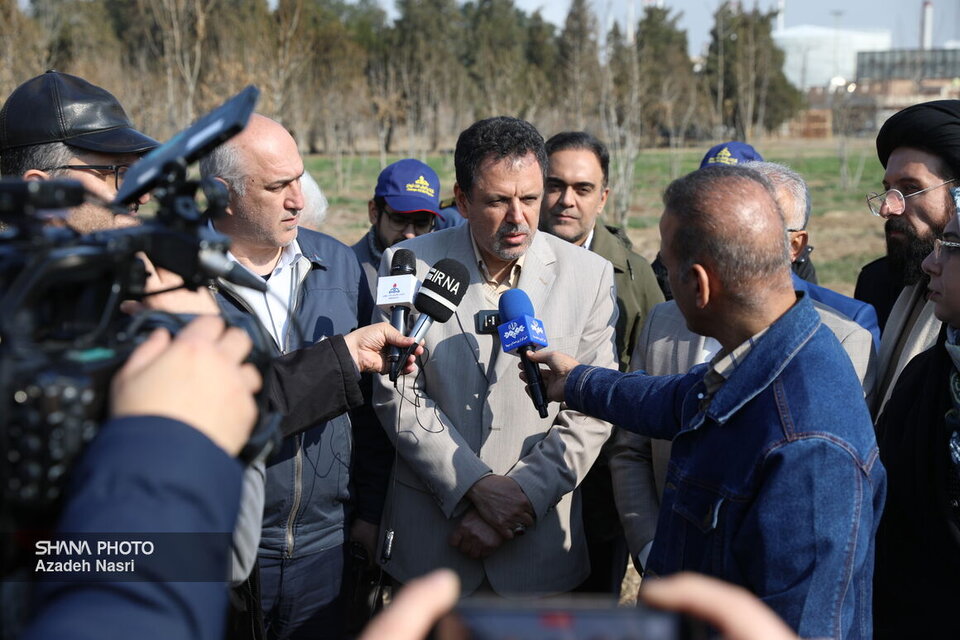 تولید روزانه بنزین در ایران به ۱۳۰ میلیون لیتر میرسد/ واردات بنزین تنها در زمان تعمیرات اساسی پالایشگاهها رخ میدهد تولید روزانه بنزین در ایران به ۱۳۰ میلیون لیتر میرسد/ واردات بنزین تنها در زمان تعمیرات اساسی پالایشگاهها رخ میدهد