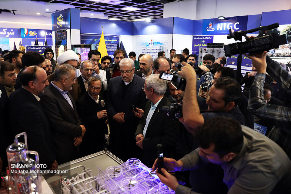 وزیر نفت از نمایشگاه روایت پیشرفت در مشهد بازدید کرد