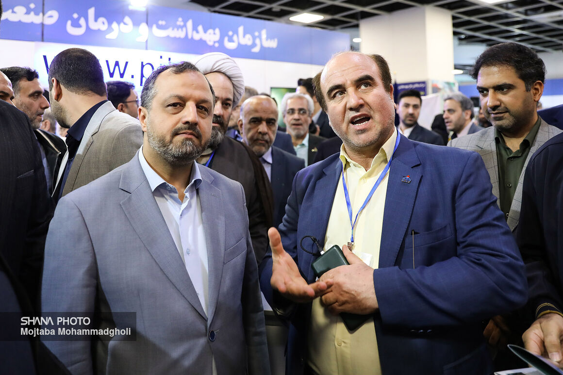 دومین روز نمایشگاه روایت پیشرفت در مشهد