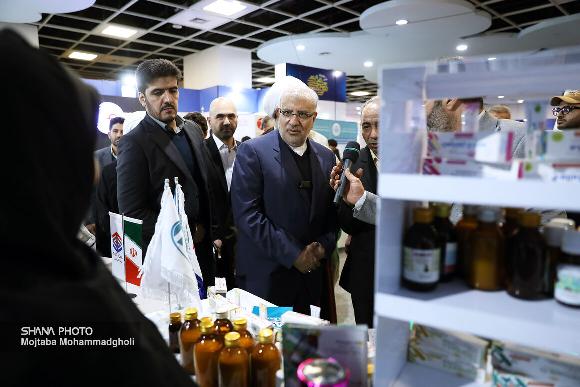 Owji tours ‘Narrative of Progress’ exhibition in Mashhad
