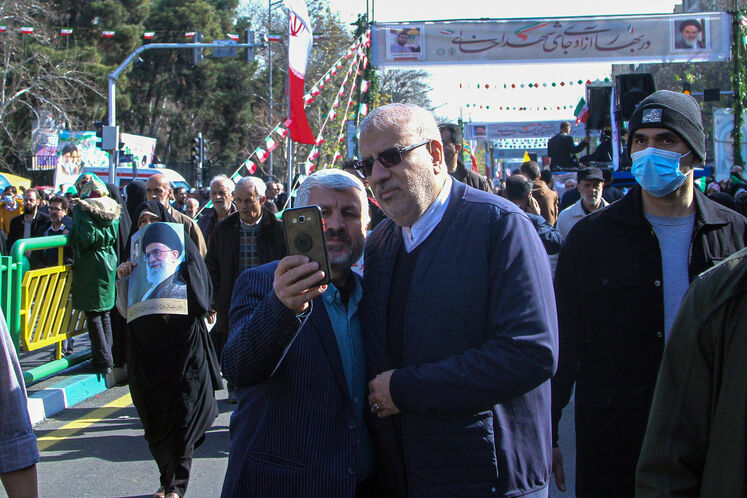 حضور جواد اوجی، وزیر نفت در مراسم راهپیمایی ۲۲ بهمن