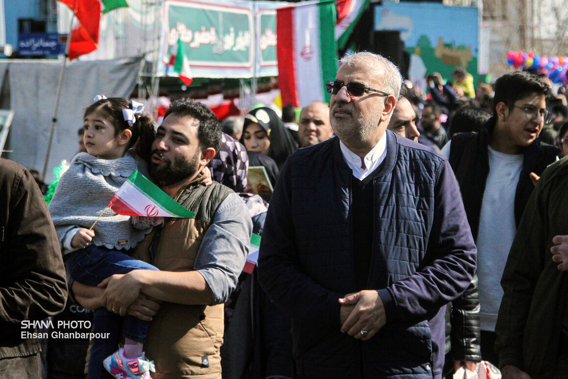 حضور وزیر نفت در راهپیمایی ۲۲ بهمن