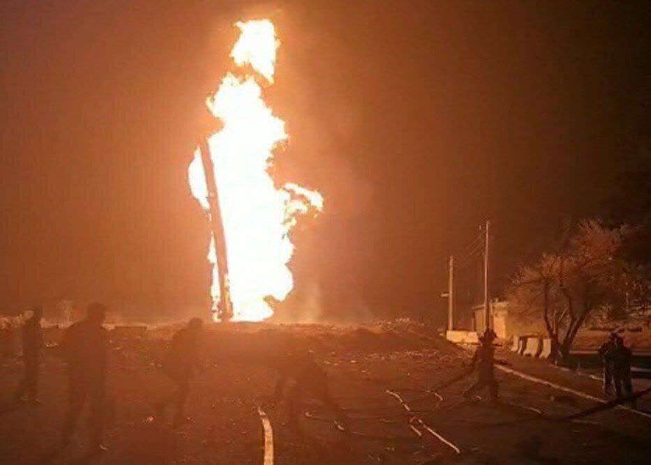 مهار آتش در مسیر خط لوله انتقال گاز بروجن/ عملیات کنترل آتش‌سوزی در خط لوله صفاشهر ادامه دارد