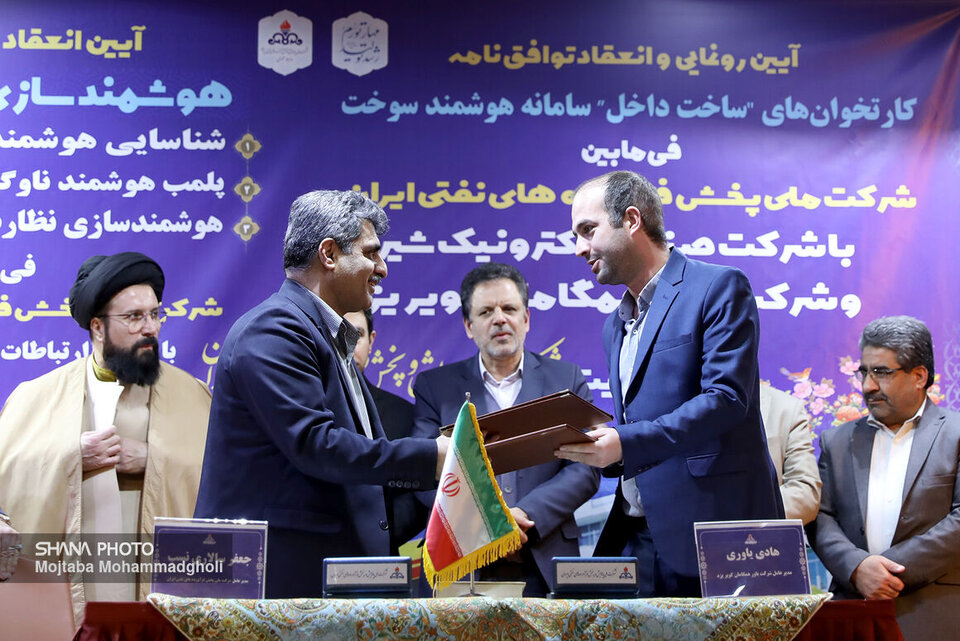 توافقنامه کارتخوانهای ساخت داخل سامانه هوشمند سوخت امضا شد توافقنامه کارتخوانهای ساخت داخل سامانه هوشمند سوخت امضا شد