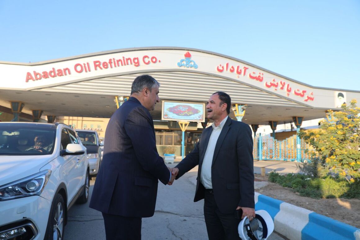 بازدید رئیس سازمان انرژی اتمی از پالایشگاه آبادان بازدید رئیس سازمان انرژی اتمی از پالایشگاه آبادان