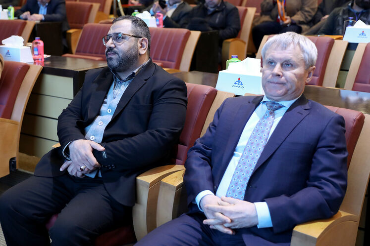  از راست: لئونید لوزچکو ، رییس شورای تجاری روسیه و ایران و محمداسماعیل کفایتی، رئیس پارک فناوری و نوآوری نفت و گاز