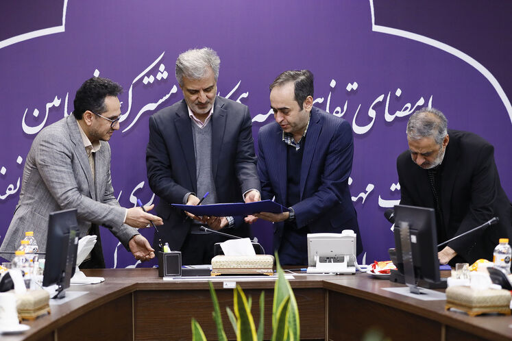 آیین امضای تفاهمنامه همکاری معاونت مهندسی، پژوهش و فناوری وزارت نفت، مرکز تحقیقات راه، مسکن و شهرسازی و شرکت پالایش نفت جی