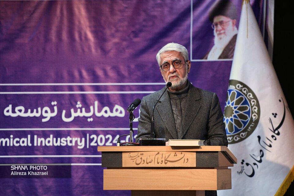 لزوم ایجاد ارزشافزوده مطلوب در بخش پاییندست صنایع پتروشیمی لزوم ایجاد ارزشافزوده مطلوب در بخش پاییندست صنایع پتروشیمی