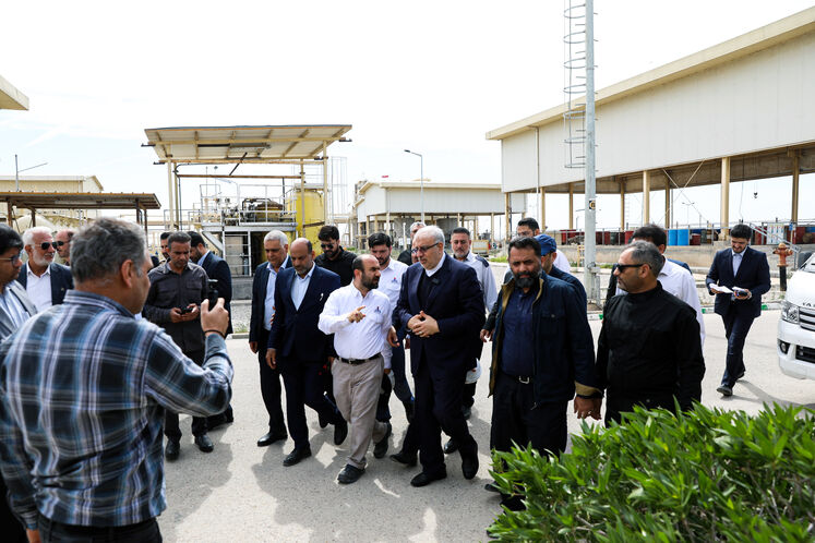 بازدید جواد اوجی، وزیر نفت از فعالیت‌های توسعه‌ای در میدان نفتی یاران