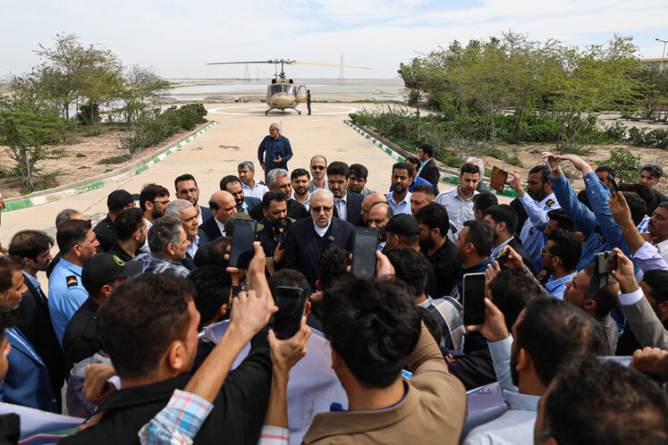 بازدید جواد اوجی، وزیر نفت از فعالیت‌های توسعه‌ای در میدان نفتی یاران