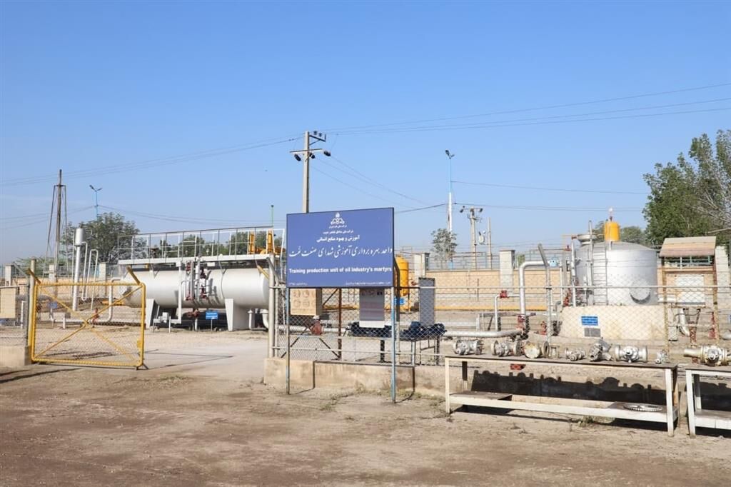 تشریح فعالیت تأسیسات روسطحی در نمایشگاه موزهها، اشیا و اسناد تاریخی صنعت نفت جنوب تشریح فعالیت تأسیسات روسطحی در نمایشگاه موزهها، اشیا و اسناد تاریخی صنعت نفت جنوب