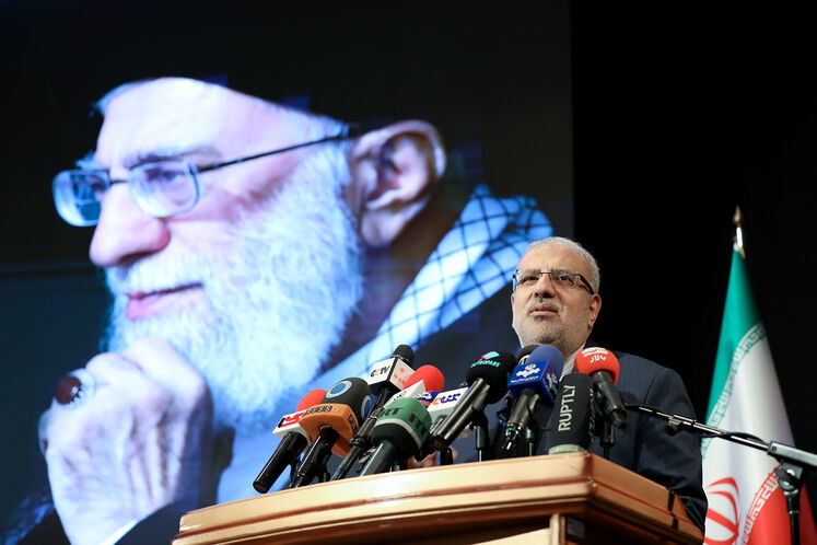 جواداوجی، وزیر نفت