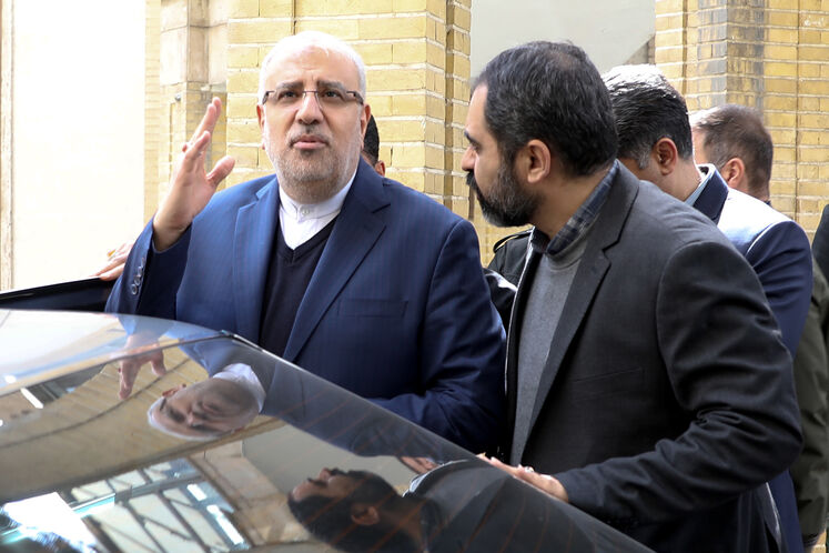 آیین امضای قراردادهای اجرایی طرح ملی فشارافزایی میدان مشترک گازی پارس جنوبی