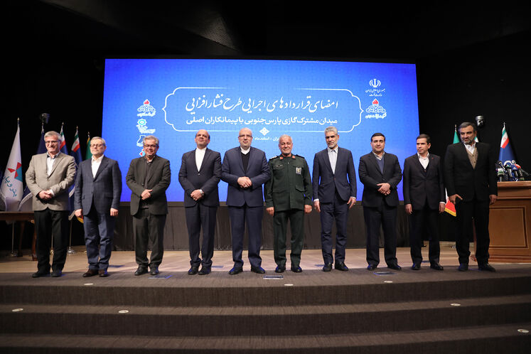 آیین امضای قراردادهای اجرایی طرح ملی فشارافزایی میدان مشترک گازی پارس جنوبی