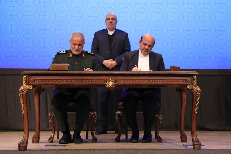 آیین امضای قراردادهای اجرایی طرح ملی فشارافزایی میدان مشترک گازی پارس جنوبی