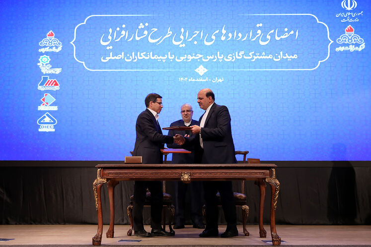 آیین امضای قراردادهای اجرایی طرح ملی فشارافزایی میدان مشترک گازی پارس جنوبی