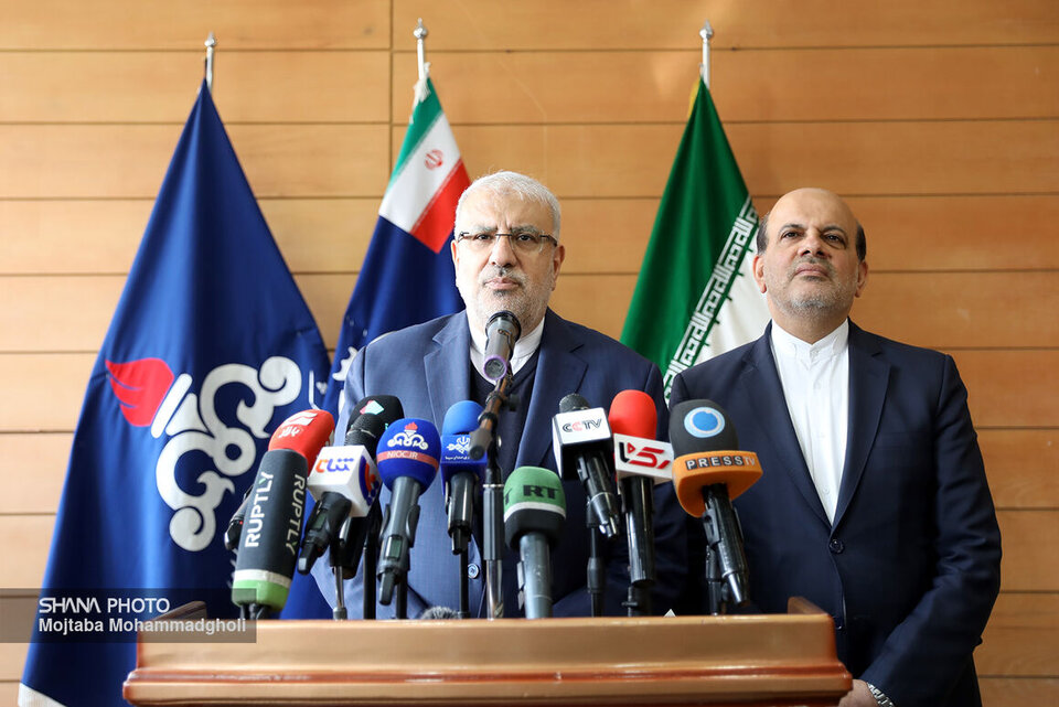 اعتراف سازمانهای بینالمللی به افزایش صادرات نفت ایران/ طرح فشارافزایی پارس جنوبی در دولت سیزدهم تعیینتکلیف شد اعتراف سازمانهای بینالمللی به افزایش صادرات نفت ایران/ طرح فشارافزایی پارس جنوبی در دولت سیزدهم تعیینتکلیف شد