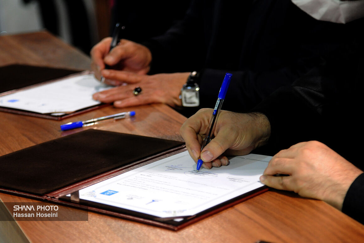 بزرگترین قراردادهای نفتی یک دهه اخیر صنعت نفت ایران امضا میشوند بزرگترین قراردادهای نفتی یک دهه اخیر صنعت نفت ایران امضا میشوند