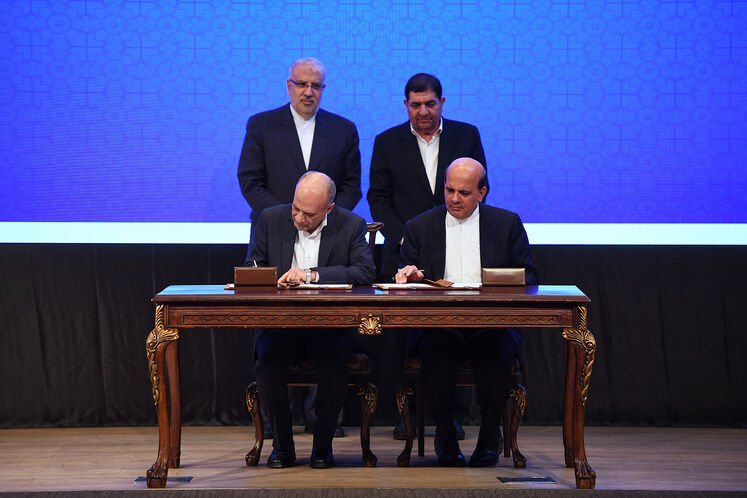 آیین امضای قراردادهای توسعه ۶ میدان نفتی به ارزش ۱۳ میلیار دلار