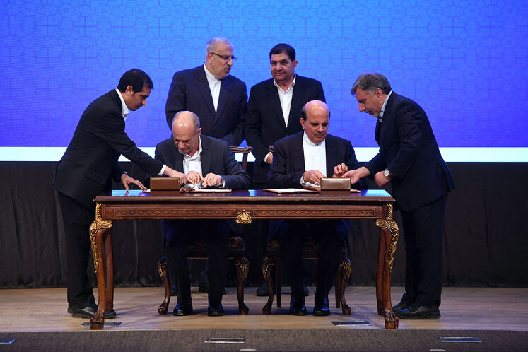 آیین امضای قراردادهای توسعه ۶ میدان نفتی به ارزش ۱۳ میلیار دلار