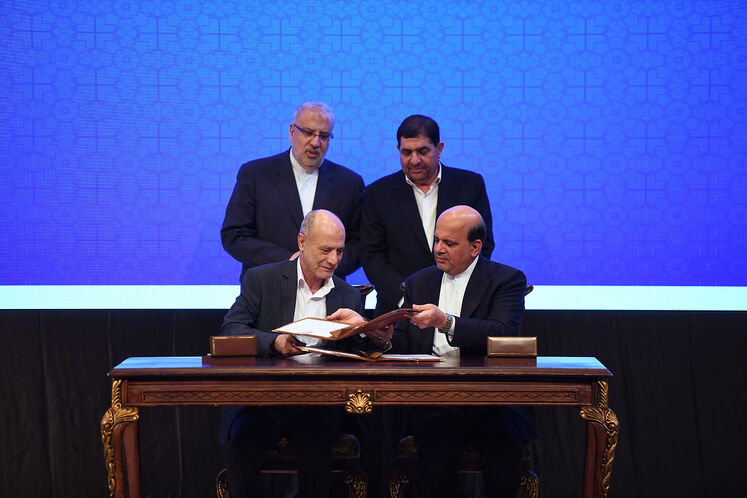 آیین امضای قراردادهای توسعه ۶ میدان نفتی به ارزش ۱۳ میلیار دلار