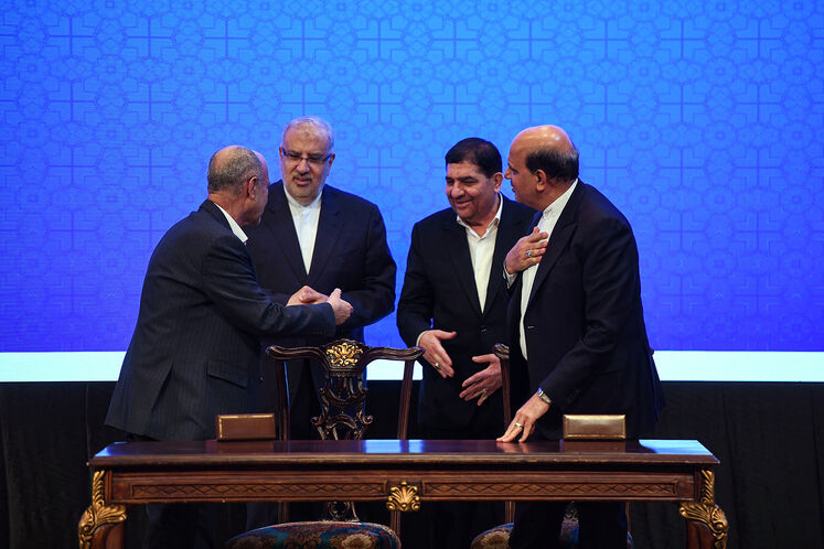 آیین امضای قراردادهای توسعه ۶ میدان نفتی به ارزش ۱۳ میلیار دلار