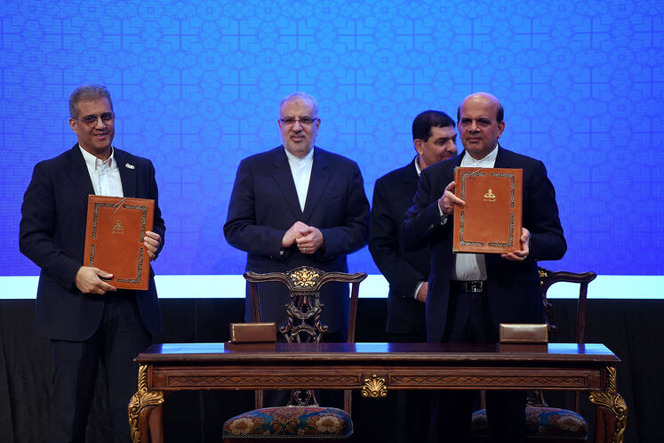 آیین امضای قراردادهای توسعه ۶ میدان نفتی به ارزش ۱۳ میلیار دلار