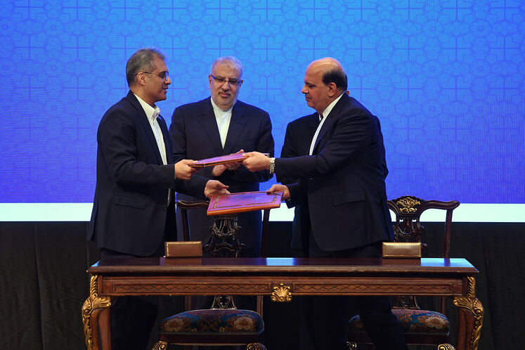 آیین امضای قراردادهای توسعه ۶ میدان نفتی به ارزش ۱۳ میلیار دلار