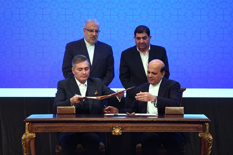 آیین امضای قراردادهای توسعه ۶ میدان نفتی به ارزش ۱۳ میلیار دلار