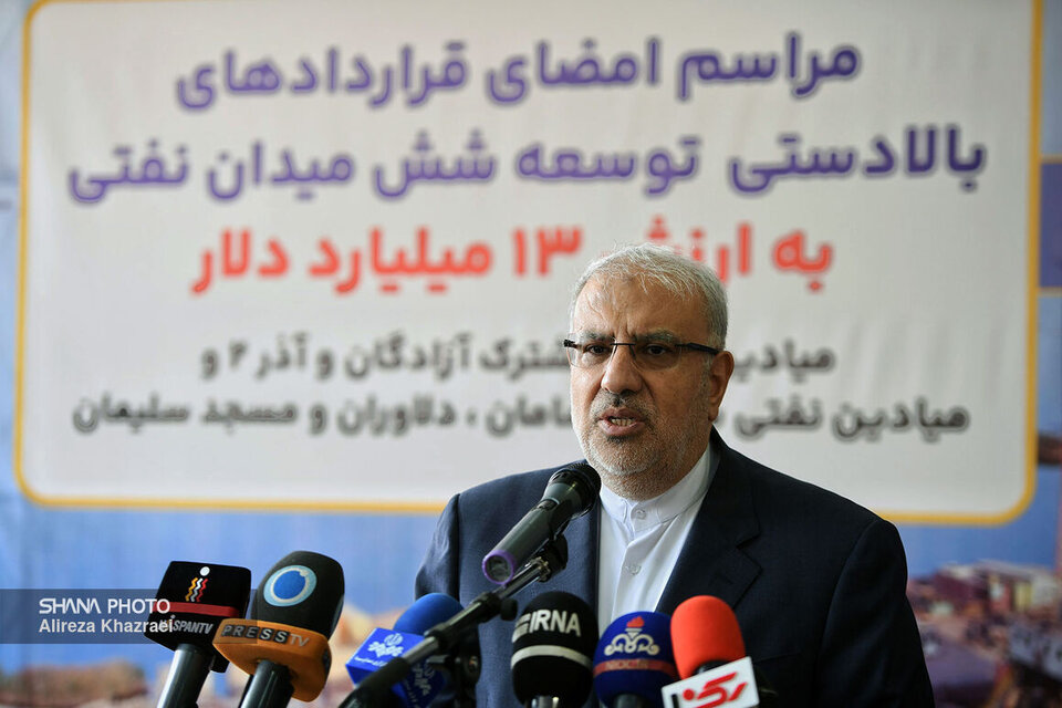 اشتغالزایی برای بیش از ۶۰ هزار نفر با توسعه ۶ میدان نفتی اشتغالزایی برای بیش از ۶۰ هزار نفر با توسعه ۶ میدان نفتی