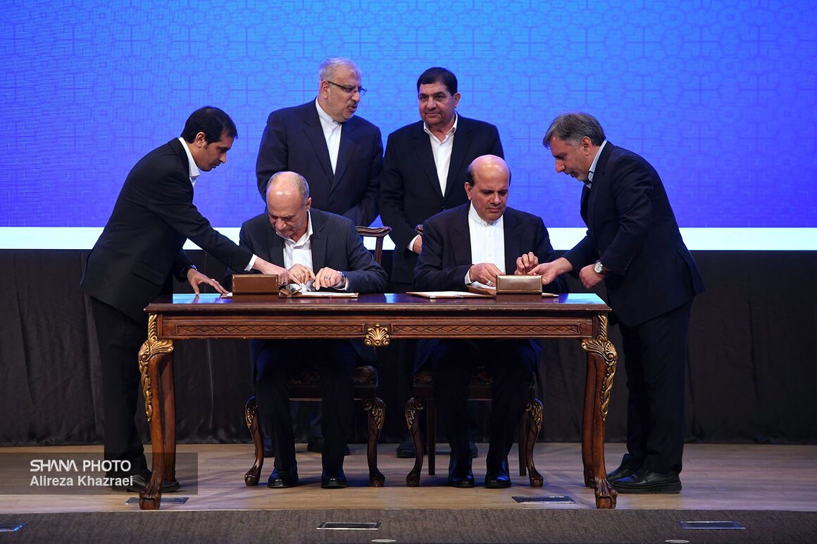Contract on integrated development of Azadegan joint oil field signed in presence of Iran’s first VP