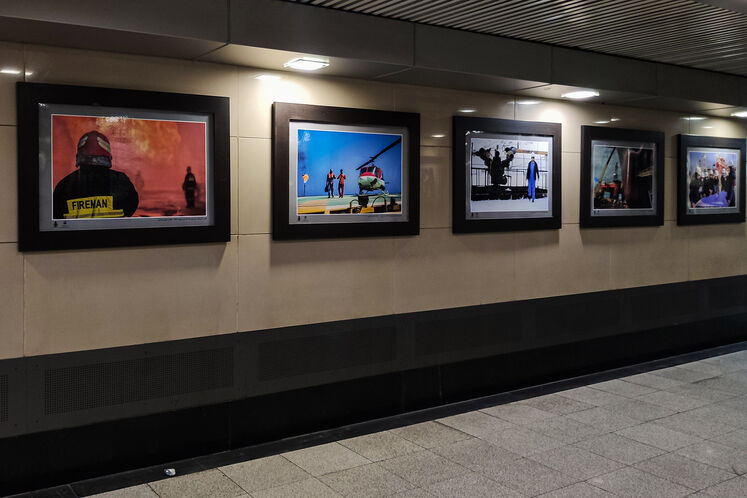 نمایشگاه عکس نفت در ایستگاه مترو میدان ولی عصر (عج)